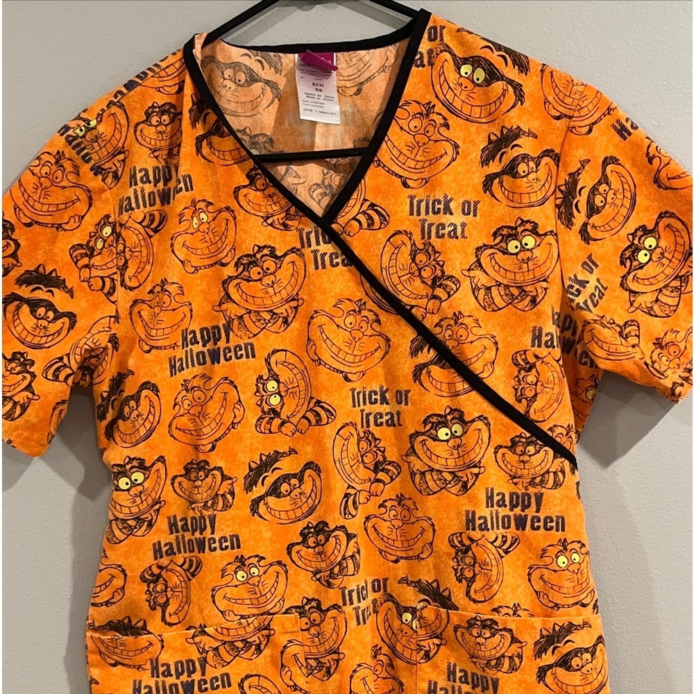 Disney Scrub Top Cheshire Cat Halloween Orange V Neck XS Front Pockets